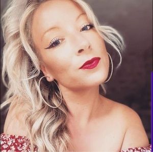 Meet your Posher, Vicky